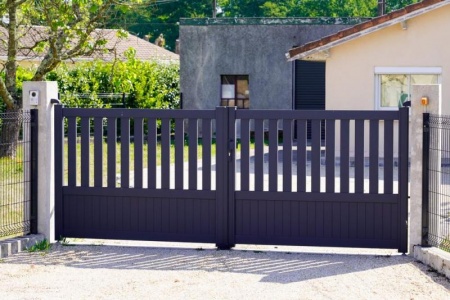 Installation de portail &agrave; Saint-Jean-de-V&eacute;das, s&eacute;curit&eacute; et esth&eacute;tique pour votre maison